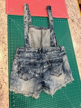 KROIX Distressed Denim Short Overalls Paint Splatter Bib Shorts Size 9